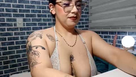 hanna_moons online show from 04/18/26, 04:27