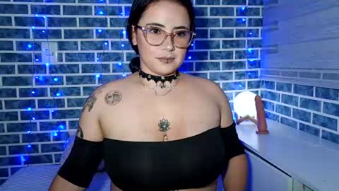 Snapshot of hanna_moons chatting on 06/13/26, 02:53 hanna_moons online show from 06/13/26, 02:53