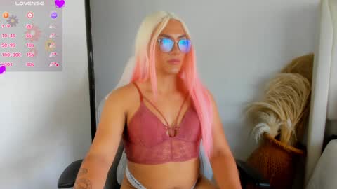 Snapshot of hanna_sofi4 chatting on 02/07/25, 04:14 Hanna Capicorn online show from 02/07/25, 04:14