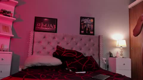 Snapshot of hannachris chatting on 02/18/25, 01:10 Hanna online show from 02/18/25, 01:10