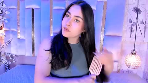 hannacollins_2 online show from 12/22/25, 12:46