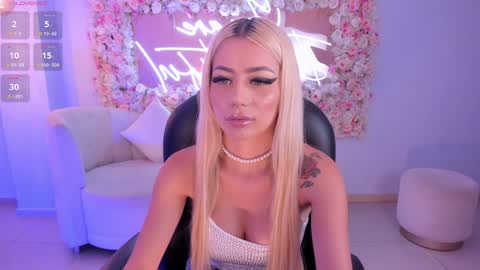 Snapshot of hannaconnor_ chatting on 01/25/25, 08:53 Hanna Connor online show from 01/25/25, 08:53
