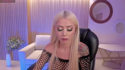 Snapshot of hannaconnor_ chatting on 03/05/25, 08:00 Hanna Connor online show from 03/05/25, 08:00