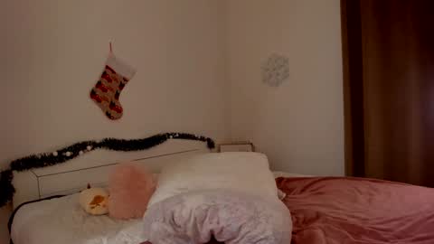 HannahIm a simple girl who likes gifts Lovense is activeThere are legends that in this room all your wish can come true online show from 12/26/24, 09:55