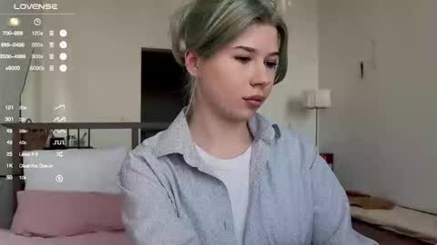 Snapshot of hannah_allin chatting on 02/26/25, 12:14 Hannah Allin online show from 02/26/25, 12:14