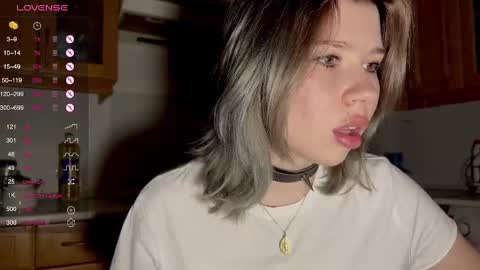 Snapshot of hannah_allin chatting on 03/06/25, 08:27 Hannah Allin online show from 03/06/25, 08:27