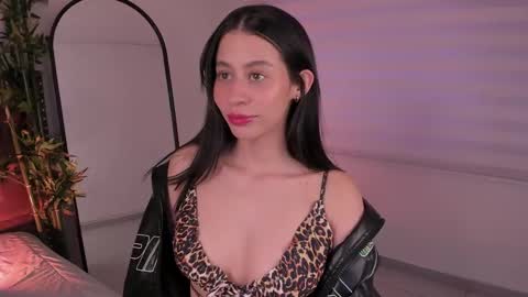 Snapshot of hannah_brady chatting on 02/19/25, 10:09 Hannah online show from 02/19/25, 10:09