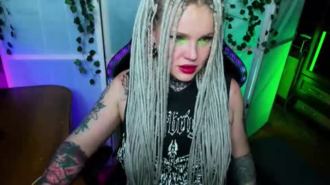 Hannah online show from 11/11/25, 11:49