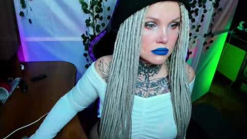 Hannah online show from 11/21/25, 11:36