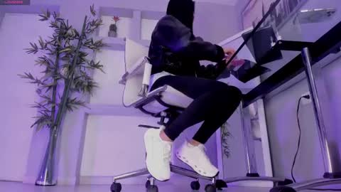 HANNAH HOWELL online show from 09/17/25, 09:55