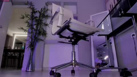 HANNAH HOWELL online show from 09/24/25, 09:45