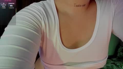 Snapshot of hannah_jonhson_1 chatting on 09/30/25, 06:57 Hannah online show from 09/30/25, 06:57