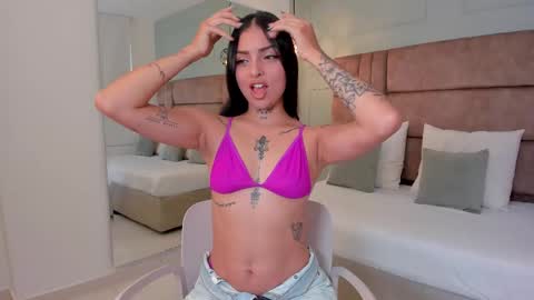 Snapshot of hannah_miltonn chatting on 09/18/25, 09:39 Hannah Milton online show from 09/18/25, 09:39