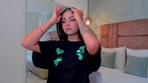 Snapshot of hannah_miltonn chatting on 09/21/25, 07:26 Hannah Milton online show from 09/21/25, 07:26