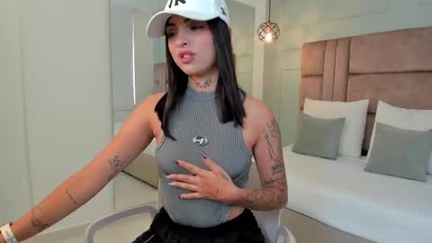 Snapshot of hannah_miltonn chatting on 10/09/25, 09:46 Hannah Milton online show from 10/09/25, 09:46