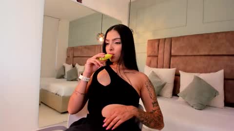 Snapshot of hannah_miltonn chatting on 11/13/25, 10:19 Hannah Milton online show from 11/13/25, 10:19