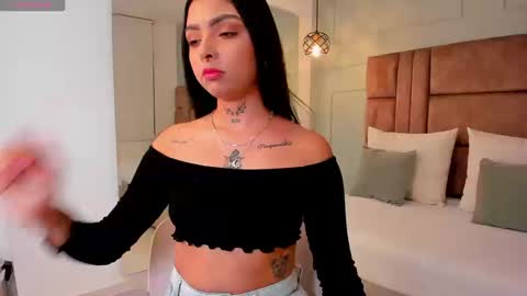 Snapshot of hannah_miltonn chatting on 11/19/25, 10:43 Hannah Milton online show from 11/19/25, 10:43