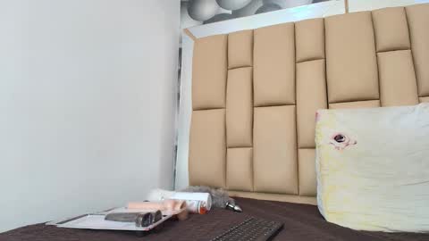 hannah_teehn online show from 11/22/25, 07:02