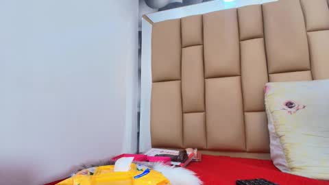 hannah_teehn online show from 12/02/25, 07:09