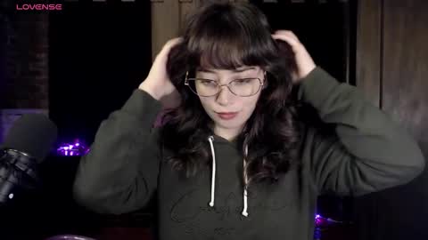 Snapshot of hannah_valhalla chatting on 12/15/25, 12:59 Hannah online show from 12/15/25, 12:59