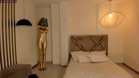 Snapshot of hannahjamesx chatting on 12/04/24, 06:50 HANNAH J online show from 12/04/24, 06:50