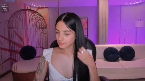 Snapshot of hannahjamesx chatting on 01/13/25, 08:37 HANNAH J online show from 01/13/25, 08:37