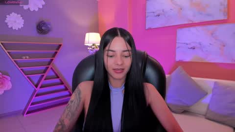 Snapshot of hannahjamesx chatting on 02/18/25, 10:25 HANNAH J online show from 02/18/25, 10:25