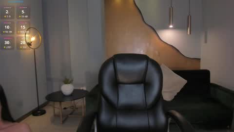 Snapshot of hannahjamesx chatting on 02/23/25, 07:49 HANNAH J online show from 02/23/25, 07:49