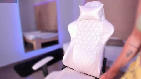 hannahmonttgomery  Help me reach 100 Hands up online show from 11/13/25, 06:29