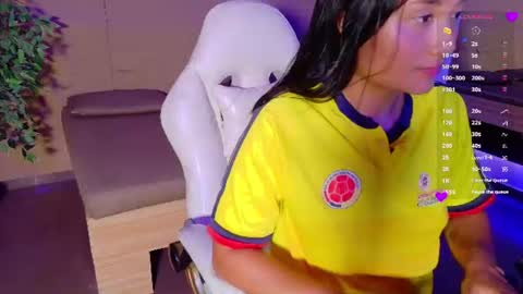 hannahmonttgomery  Help me reach 100 Hands up online show from 06/27/26, 04:23