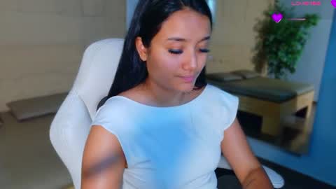hannahmonttgomery  Help me reach 100 Hands up online show from 08/01/26, 04:17