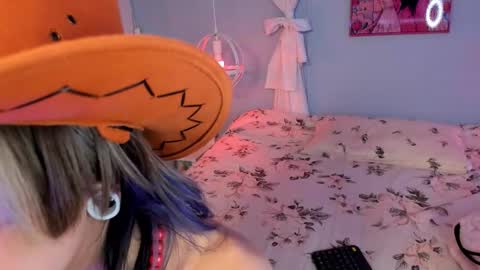 Hannah online show from 12/03/25, 12:36