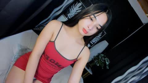 Snapshot of hannahriches chatting on 02/26/25, 01:11 Hannah online show from 02/26/25, 01:11