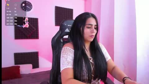Snapshot of hannarusso chatting on 09/18/25, 08:22 Hanna  online show from 09/18/25, 08:22