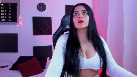 Snapshot of hannarusso chatting on 10/12/25, 12:48 Hanna  online show from 10/12/25, 12:48