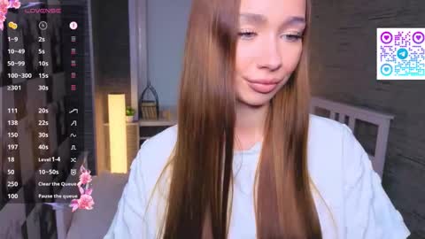 Snapshot of hannavaile chatting on 11/19/25, 06:46 Hanna online show from 11/19/25, 06:46