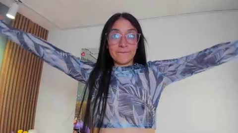Snapshot of hannawen_ chatting on 07/16/26, 03:45 hannawen_ online show from 07/16/26, 03:45
