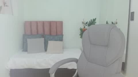 hanne_monroe online show from 04/22/26, 12:28