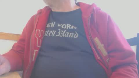 Snapshot of hannes_k chatting on 12/17/25, 09:04 hannes_k online show from 12/17/25, 09:04