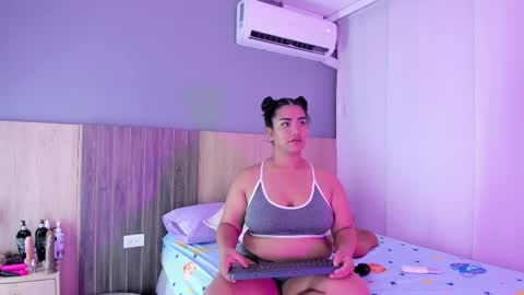 Snapshot of hannnasmith chatting on 09/23/25, 03:20 Hanna online show from 09/23/25, 03:20