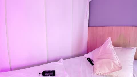 Snapshot of hannnasmith chatting on 10/31/25, 05:08 Hanna online show from 10/31/25, 05:08