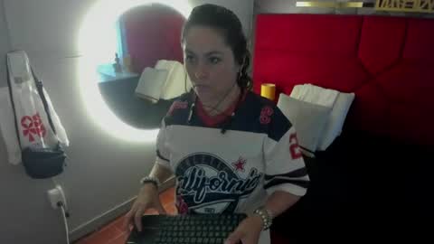 Snapshot of hanny_bliss chatting on 06/11/26, 11:41 Hanny online show from 06/11/26, 11:41