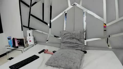 Snapshot of hanny_watson chatting on 02/15/25, 04:23 hanny_watson online show from 02/15/25, 04:23