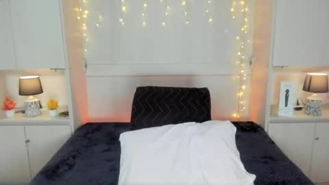 hannyk_ online show from 04/24/26, 04:15