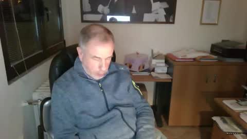Snapshot of hanscooper chatting on 12/10/24, 04:17 hanscooper online show from 12/10/24, 04:17