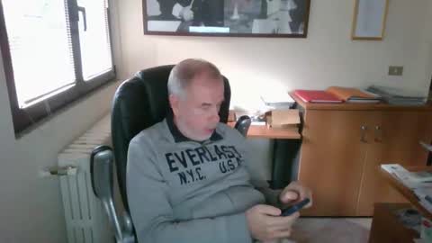 Snapshot of hanscooper chatting on 10/22/25, 02:06 hanscooper online show from 10/22/25, 02:06