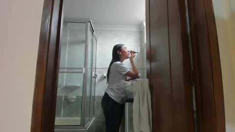 happy_cream_ online show from 12/18/24, 12:29