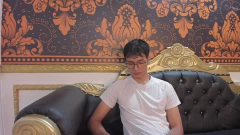 happy_cream_ online show from 12/20/24, 02:49