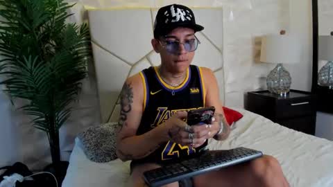 Snapshot of happy_endd_ chatting on 12/16/25, 11:26 Happy Boy online show from 12/16/25, 11:26