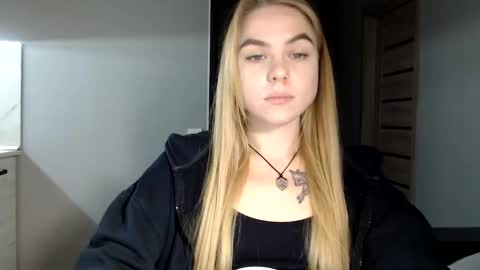 happy_fox_ online show from 12/12/24, 09:58